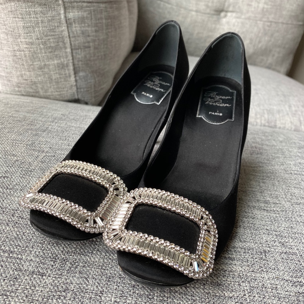 Roger Vivier Classic Black Satin Pump